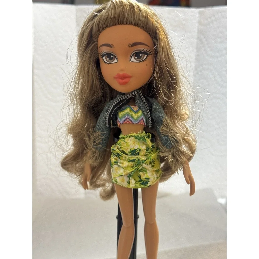 Bratz Study‎ Abroad Yasmin Doll 2015 Dressed w/ Shoes